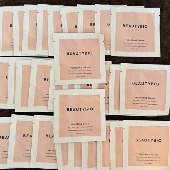 Vera Bradley Frannie Crossbody Bundle w/ 30 BeautyBio The Radiance Eraser Sets - Picture 2 of 8